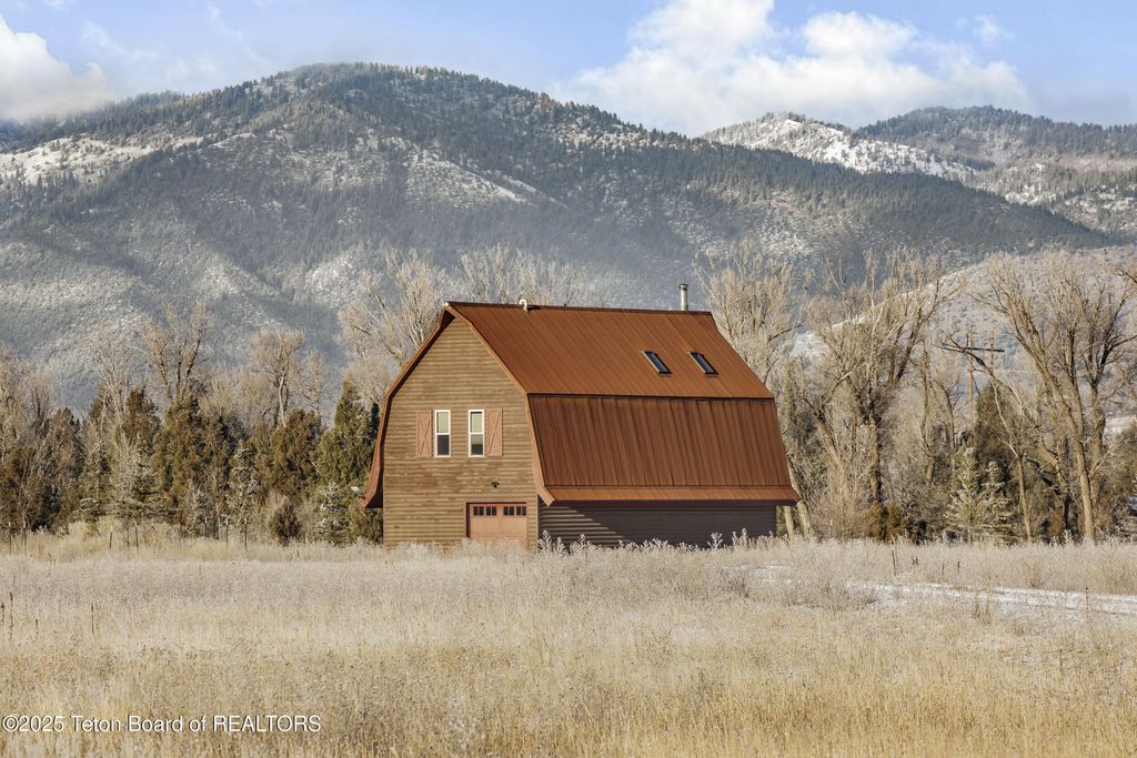 863 SNAKE RIVER Road, Swan Valley, ID 83449