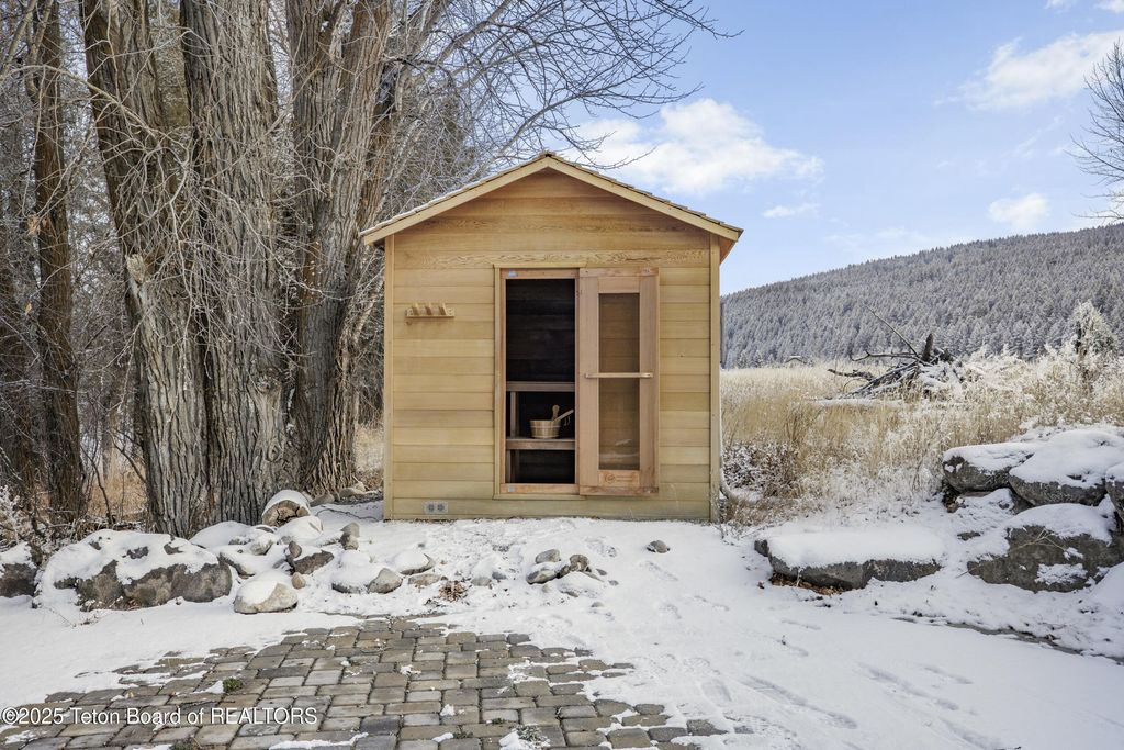 863 SNAKE RIVER Road, Swan Valley, ID 83449 photo 5