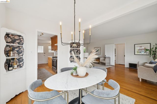 4200 Mountain View Ave, Oakland, CA 94605