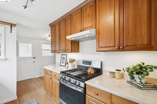 4200 Mountain View Ave, Oakland, CA 94605