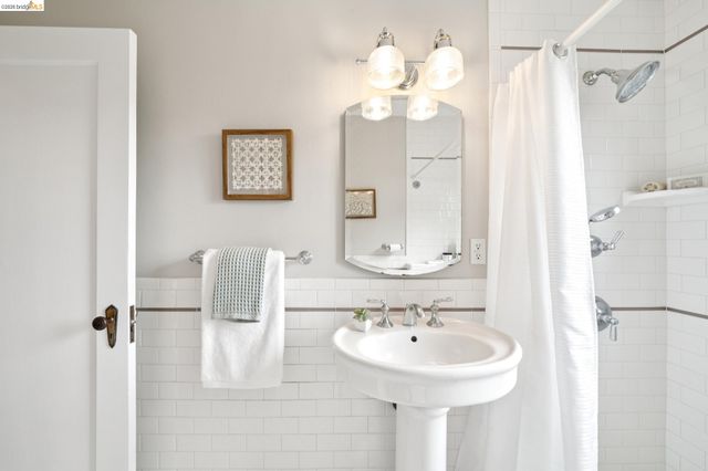 4200 Mountain View Ave, Oakland, CA 94605