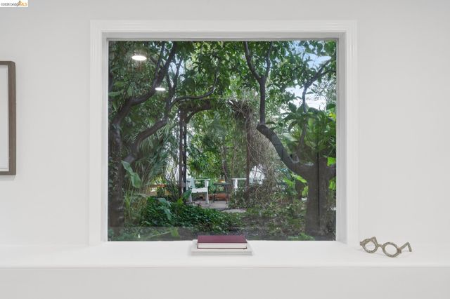 4200 Mountain View Ave, Oakland, CA 94605