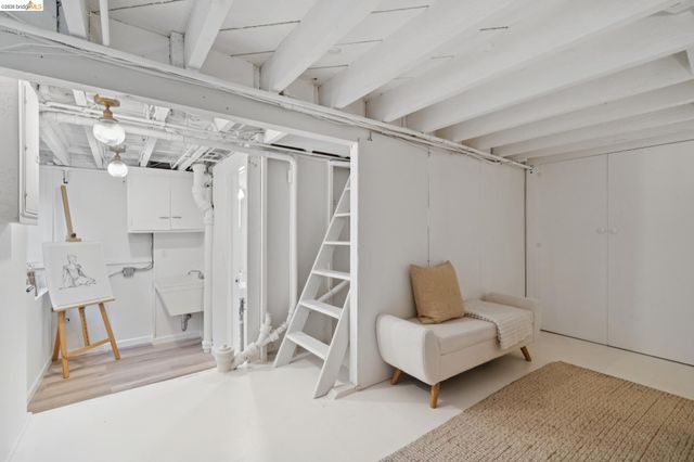 4200 Mountain View Ave, Oakland, CA 94605