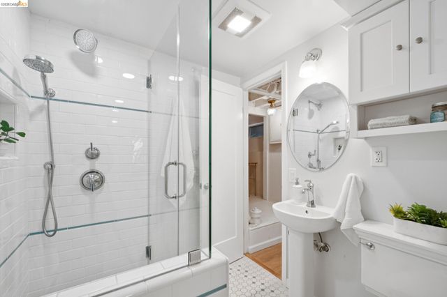 4200 Mountain View Ave, Oakland, CA 94605