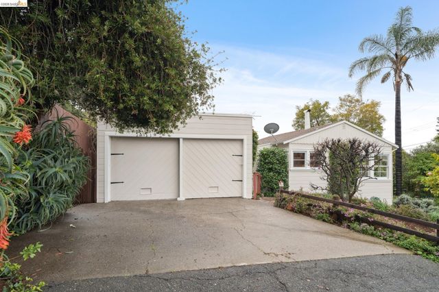 4200 Mountain View Ave, Oakland, CA 94605