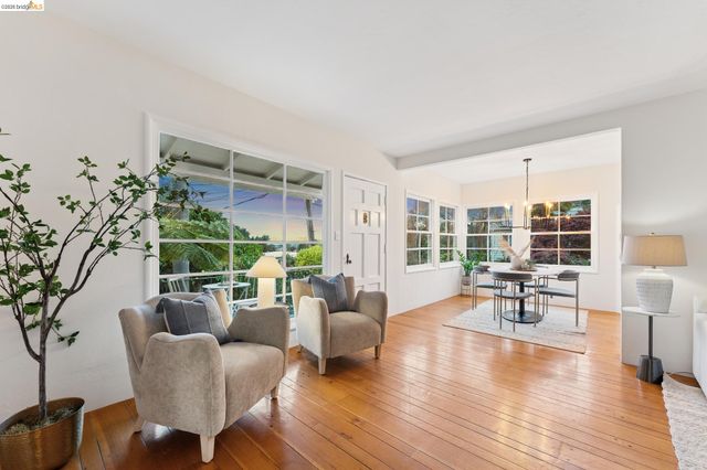 4200 Mountain View Ave, Oakland, CA 94605