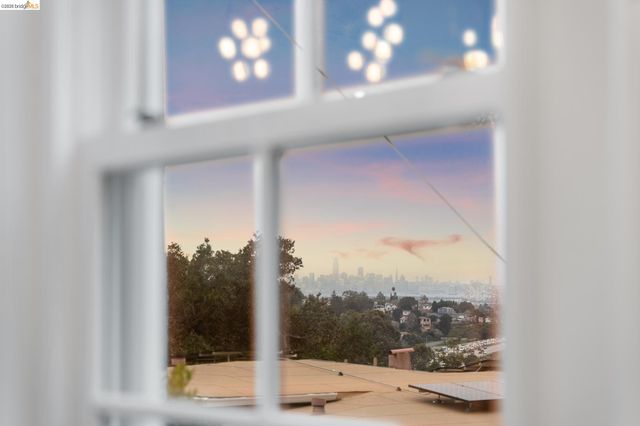 4200 Mountain View Ave, Oakland, CA 94605