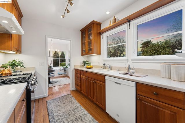 4200 Mountain View Ave, Oakland, CA 94605