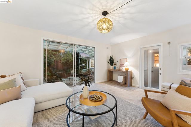 4200 Mountain View Ave, Oakland, CA 94605