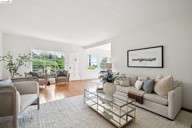 4200 Mountain View Ave, Oakland, CA 94605