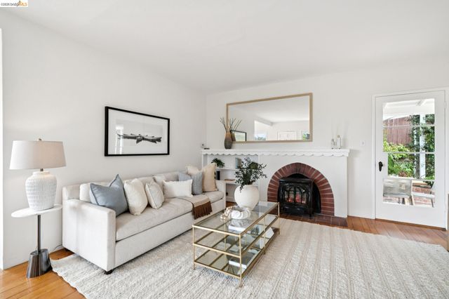 4200 Mountain View Ave, Oakland, CA 94605