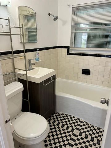 1324 N 58 Avenue, Hollywood, FL 33021