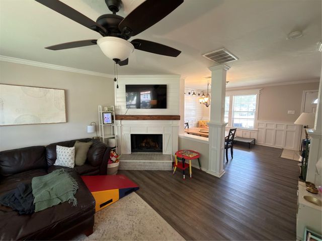 190 Geronimo CV, Kyle, TX 78640