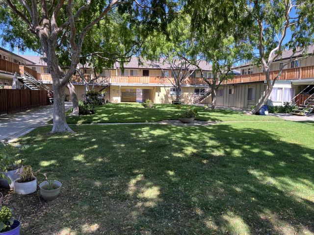 3001 Los Prados Street 104, San Mateo, CA 94403