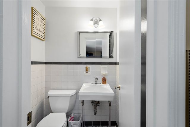 1119 Sarah St, Bethel Park, PA 15102