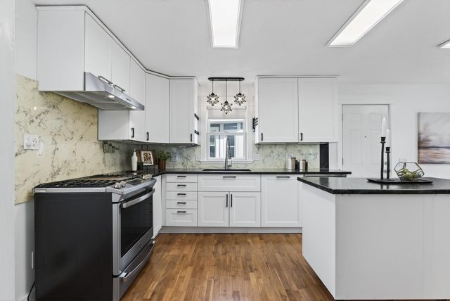 2114 Queen Avenue N, Minneapolis, MN 55411