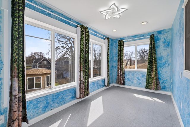 2114 Queen Avenue N, Minneapolis, MN 55411