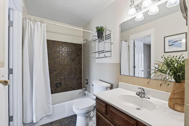 2114 Queen Avenue N, Minneapolis, MN 55411