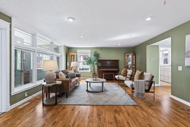 2114 Queen Avenue N, Minneapolis, MN 55411