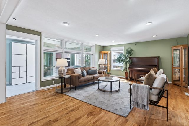 2114 Queen Avenue N, Minneapolis, MN 55411