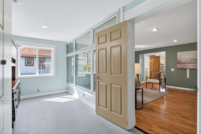 2114 Queen Avenue N, Minneapolis, MN 55411