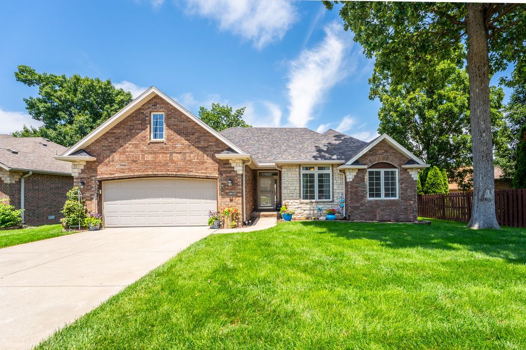 883 Dustin Lane, Nixa, MO 65714