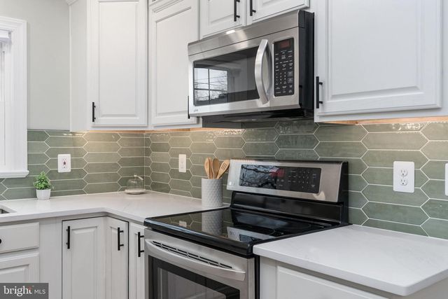 8 PATRICK HENRY ST, Fredericksburg, VA 22405