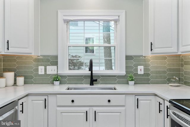 8 PATRICK HENRY ST, Fredericksburg, VA 22405