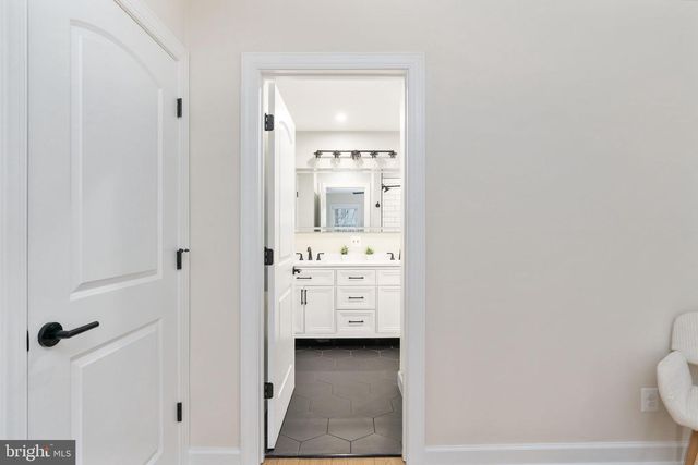 8 PATRICK HENRY ST, Fredericksburg, VA 22405