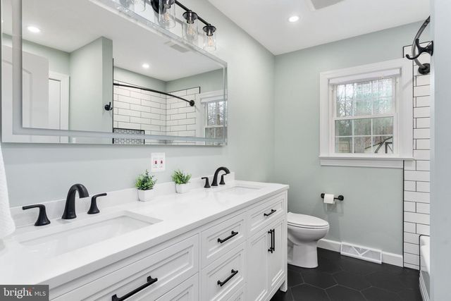 8 PATRICK HENRY ST, Fredericksburg, VA 22405