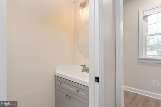 8 PATRICK HENRY ST, Fredericksburg, VA 22405