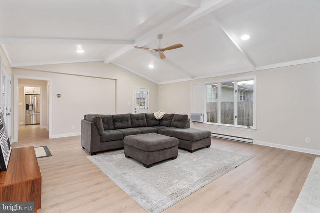 8 PATRICK HENRY ST, Fredericksburg, VA 22405