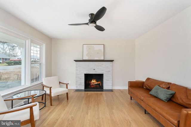 8 PATRICK HENRY ST, Fredericksburg, VA 22405