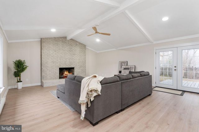 8 PATRICK HENRY ST, Fredericksburg, VA 22405