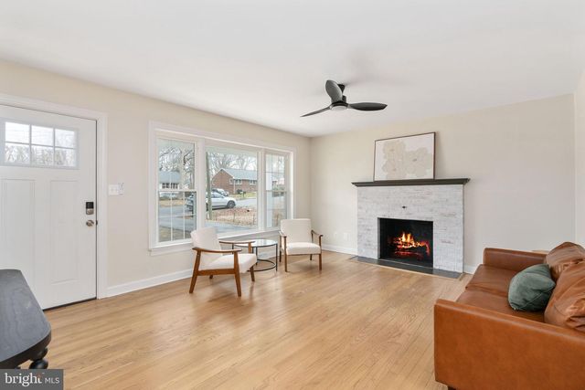 8 PATRICK HENRY ST, Fredericksburg, VA 22405