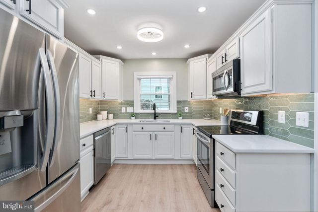 8 PATRICK HENRY ST, Fredericksburg, VA 22405