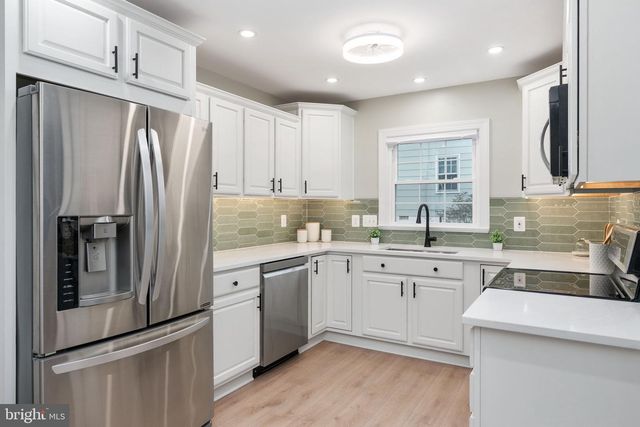 8 PATRICK HENRY ST, Fredericksburg, VA 22405