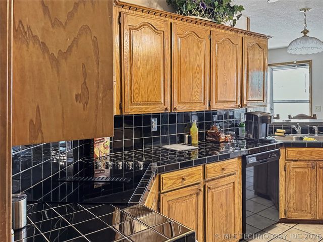 5273 Jeanette Lane, Tahlequah, OK 74464