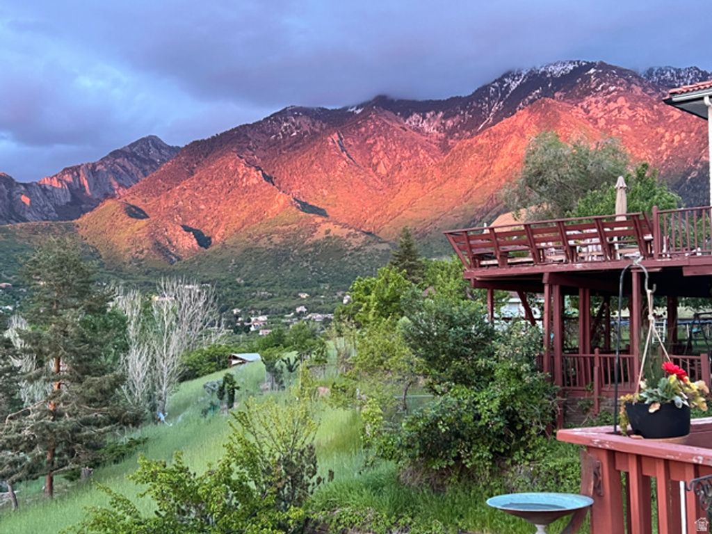 Image 3 of property listing at 10721 S DIMPLE DELL DR, Sandy, UT 84092