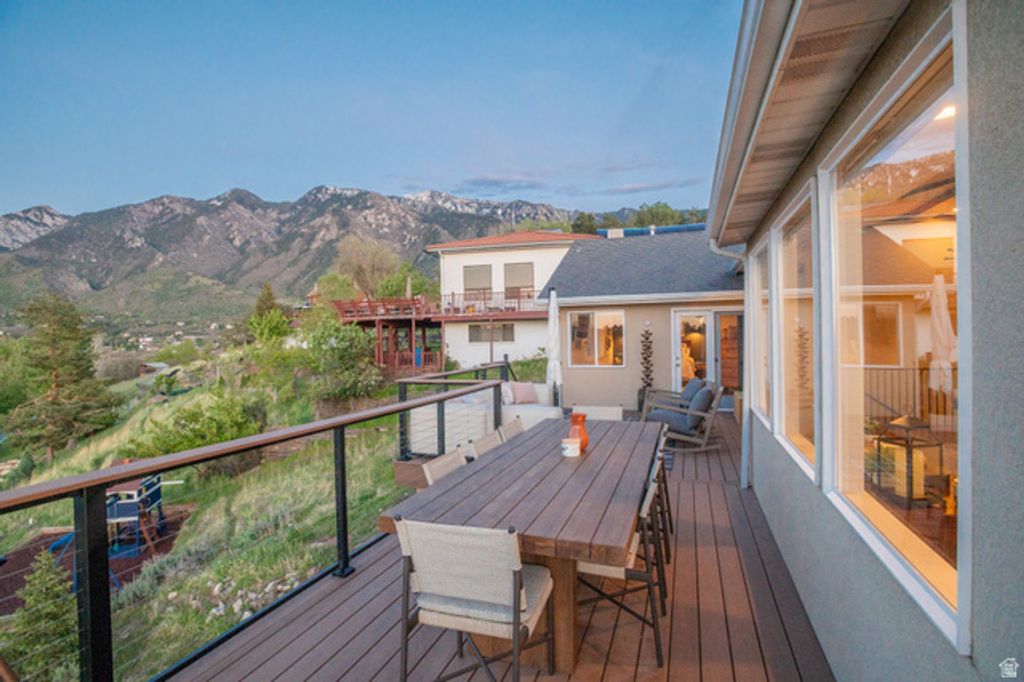 Image 33 of property listing at 10721 S DIMPLE DELL DR, Sandy, UT 84092