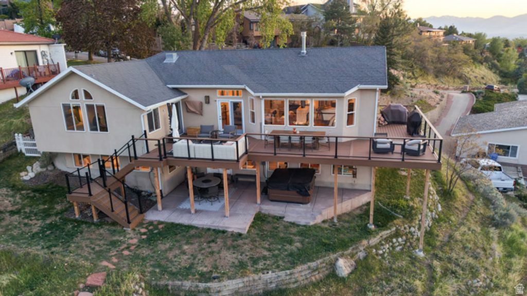 Image 34 of property listing at 10721 S DIMPLE DELL DR, Sandy, UT 84092