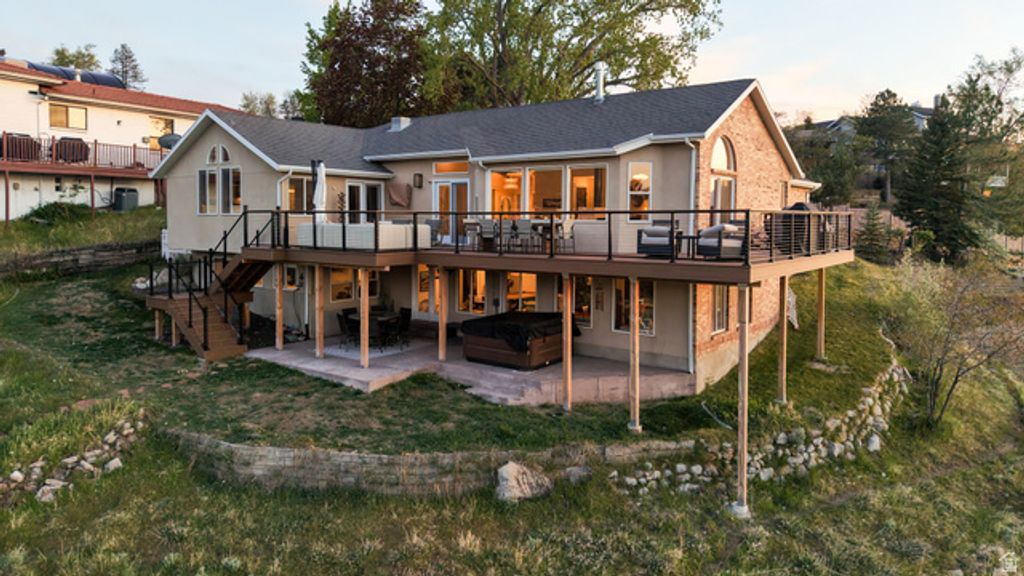 Image 35 of property listing at 10721 S DIMPLE DELL DR, Sandy, UT 84092