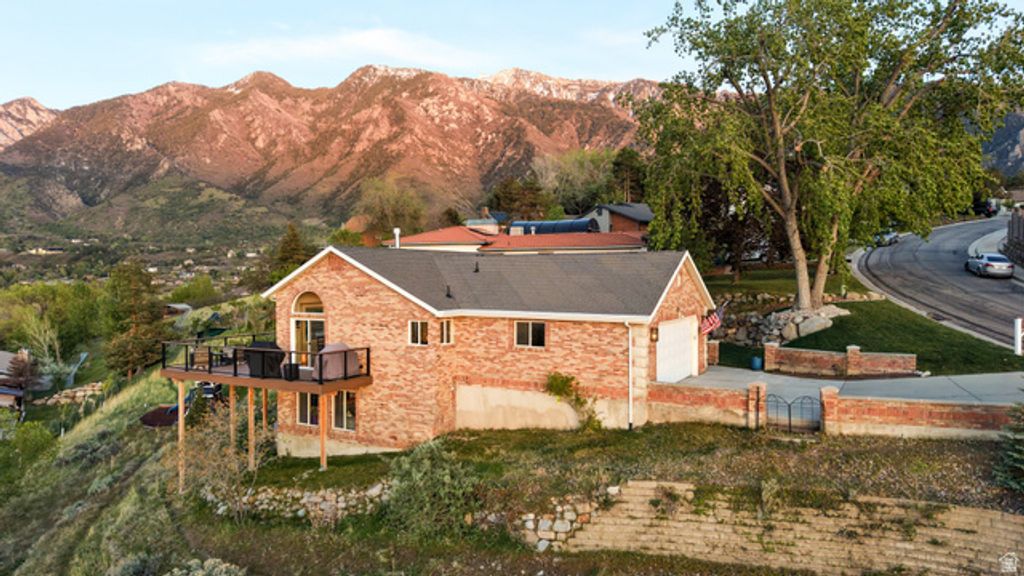 Image 36 of property listing at 10721 S DIMPLE DELL DR, Sandy, UT 84092