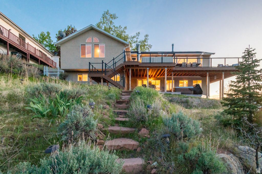 Image 37 of property listing at 10721 S DIMPLE DELL DR, Sandy, UT 84092