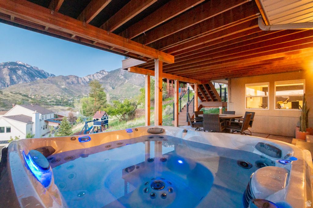 Image 38 of property listing at 10721 S DIMPLE DELL DR, Sandy, UT 84092