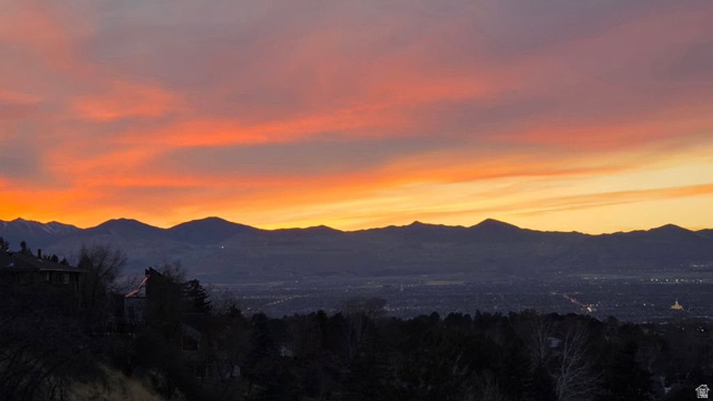 Image 41 of property listing at 10721 S DIMPLE DELL DR, Sandy, UT 84092