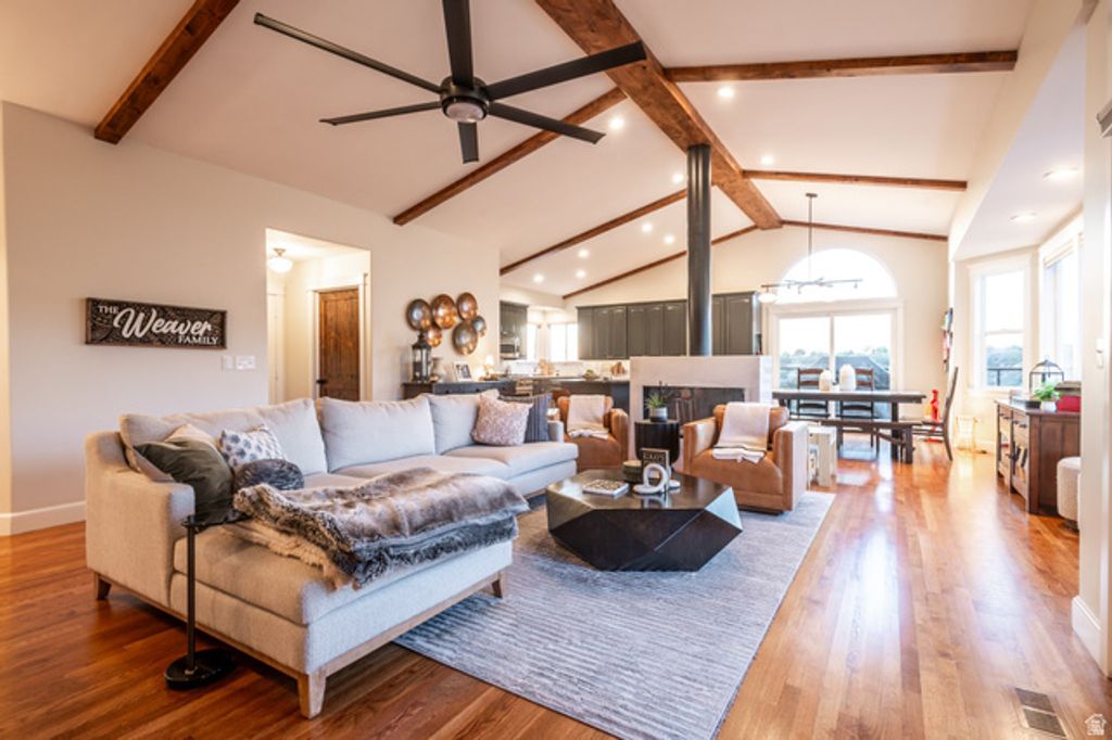 Image 7 of property listing at 10721 S DIMPLE DELL DR, Sandy, UT 84092