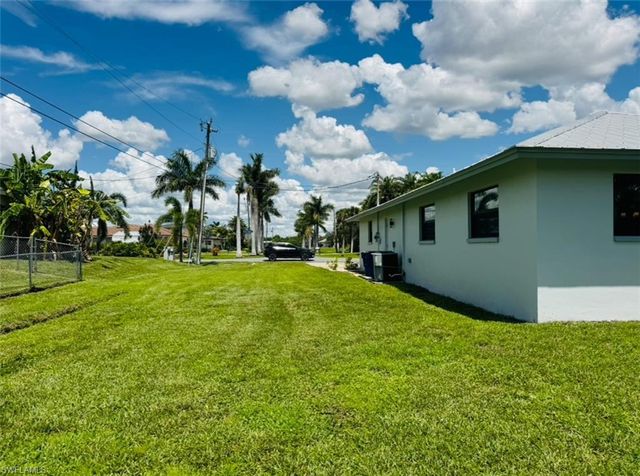 2241 Club House RD, North Fort Myers, FL 33917