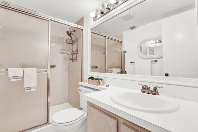 338 Knotty Pine Circle D1, Greenacres, FL 33463