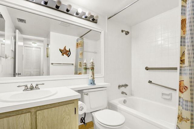 338 Knotty Pine Circle D1, Greenacres, FL 33463